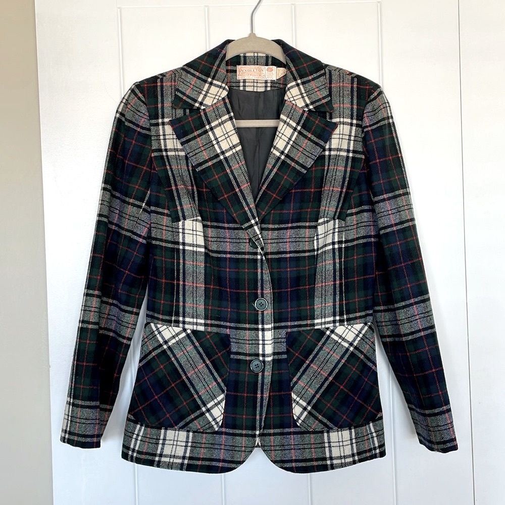 Vintage Pendleton check plaid blazer jacket. 100% virgin wool.